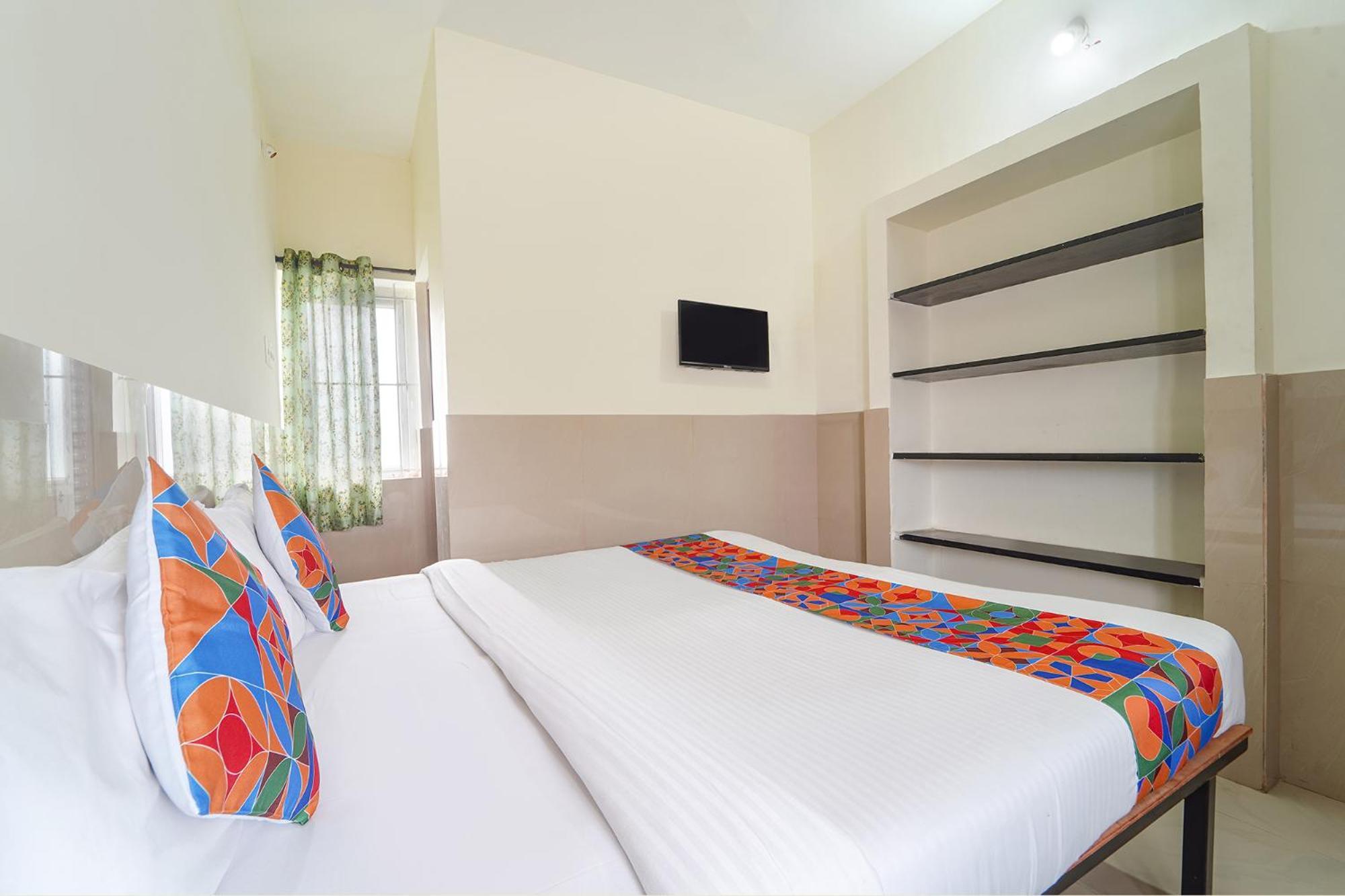 Fabexpress Clover Castle - Nr Coimbatore International Airport Екстер'єр фото