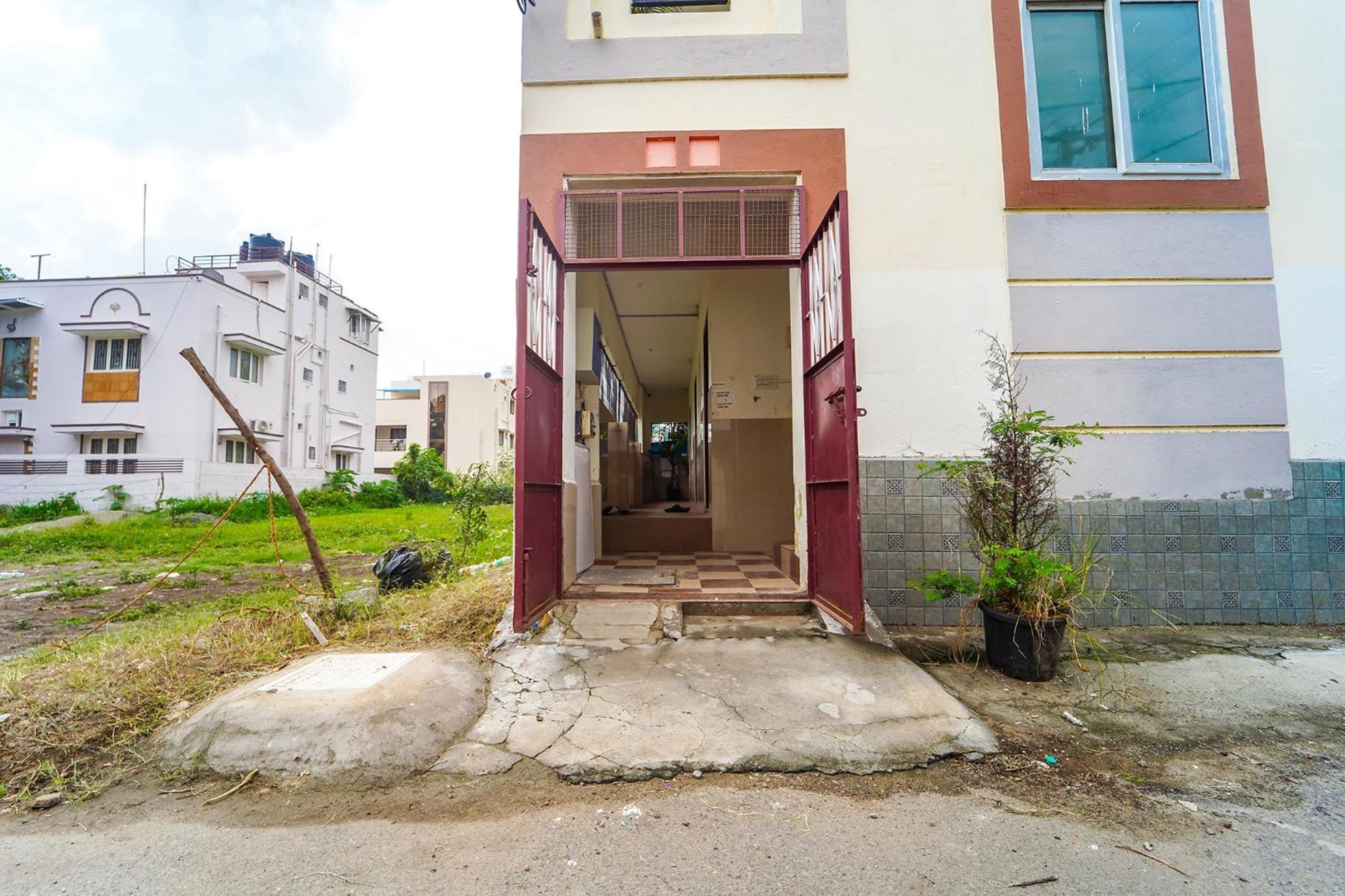 Fabexpress Clover Castle - Nr Coimbatore International Airport Екстер'єр фото